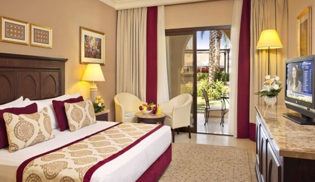 Relax and Enjoy Majestic Pool Views - Perfect for a Tranquil Escape to the Sea