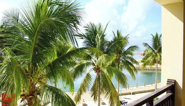 Relaxing 2-Bedroom Marina Escape
