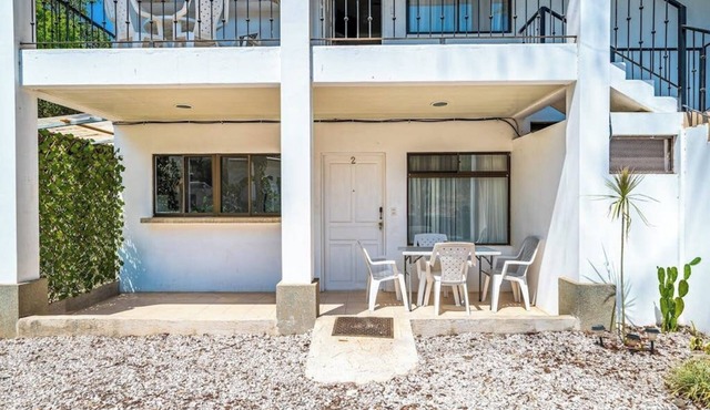 Relaxing apartment equipped with modern amenities & tranquil outdoor pool