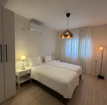 Renovated Spacious 3bdrm Close to Everything