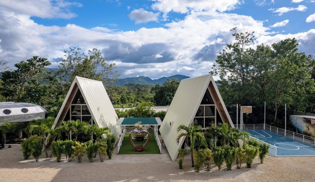 Resort Villa 5 Min to the Beach w Pool + Kitchen