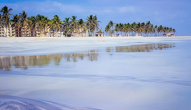 Romantic Getaway w/Pool & Spa, Free Parking! Close to Al Haffa Beach!