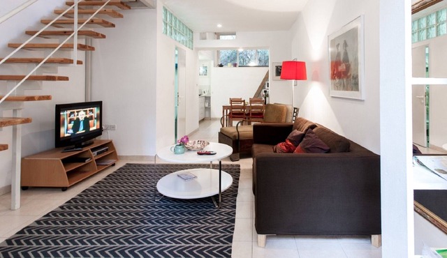 Roni Suite - Charming 1BR Suite in a Peaceful Garden - Amazing Location