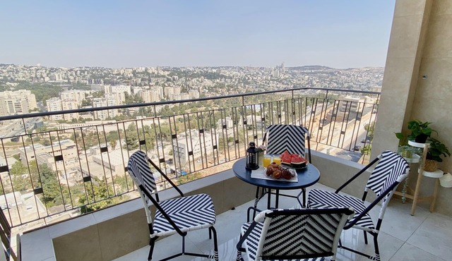 Roomy 4BR Bayit VeGan sunny 180 view balcony Apt
