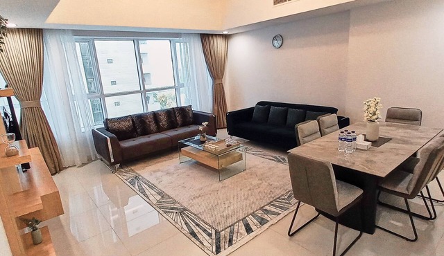 Royal Home Deluxe Apartments, Beach View, 5min to Corniche
