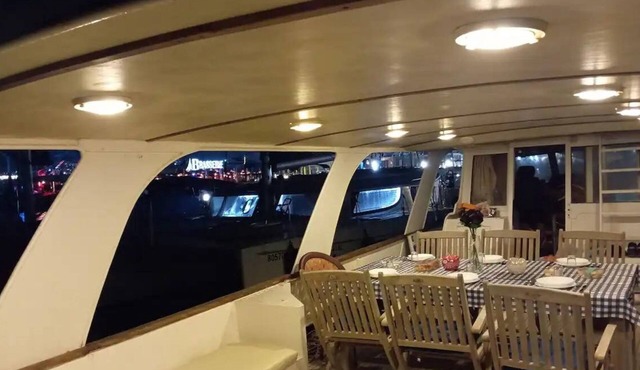 RoyalSeaSuite Huge Suite on the Water