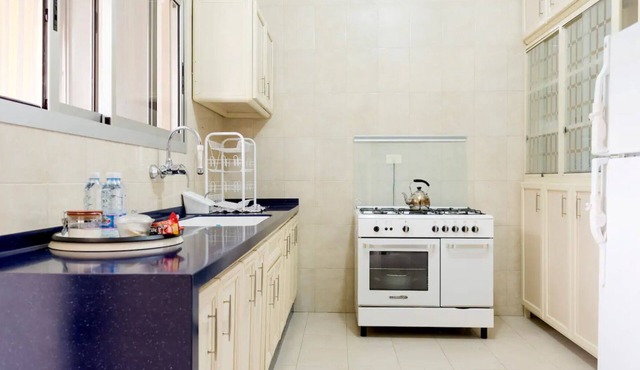 Ruwi apartment - great location