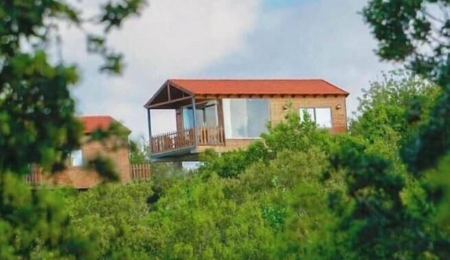 SAFARI HUTS