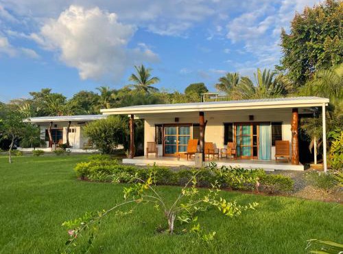Salvatierra Beachfront Hotel