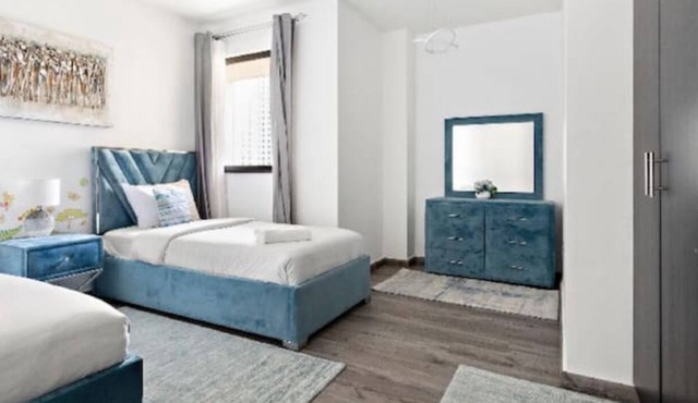 Sea view- Fully upgraded 4 bedroom, Jumeirah Beach