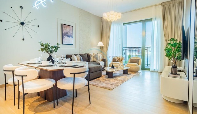 Seafront 2BR, Within Walking Distance to La Mer Beach, Short Drive Away from Mercato Mall, La Sirene Building 2, La Mer by Deluxe Holiday Homes