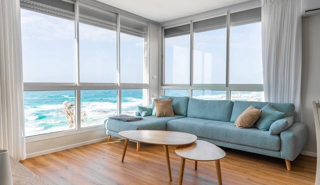 Seafront 3BR w/Stunning Sea View -Mamak