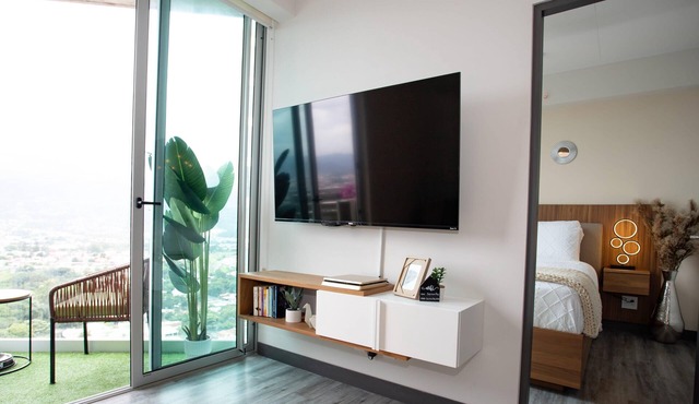 Secrt Sabana 1BR · High Floor · Workspace + WiFi · Parking · Apt 2006