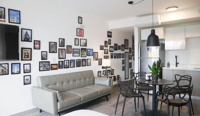 Ser Escalante Modern Studio AC