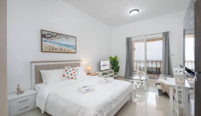 Serene Studio & Sea View & Brand New Listing