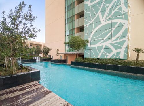Silkhaus Vacation Homes Modern 2BDR Near Banks of Al Rahah