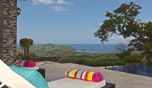 Single Level Oceanview Home - 3 King Bedrooms