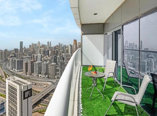 Sky-high 1Br Apartment Sleeps 4 in Damac Paramount