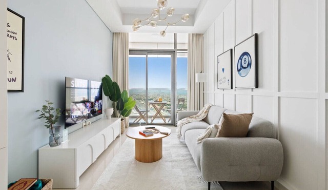 Sky High 1BR in City View with 41st Floor Views