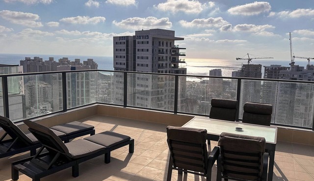 Sky26 Mini penthouse with 6-Rooms Sew View Bat Yam