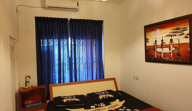 Sleeps 8-Cozy and Spacious Ground Floor, 2 apts connected. 4 bedrooms, 3 baths