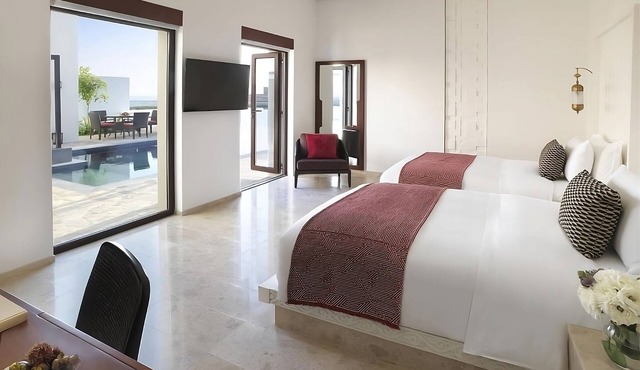 Spacious 2BR Seafront Accommodation! Outdoor Swimming Pool and Spa Center!