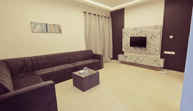 Spacious 3-bedroom apartment with AC, WiFi in the Salalah down twon