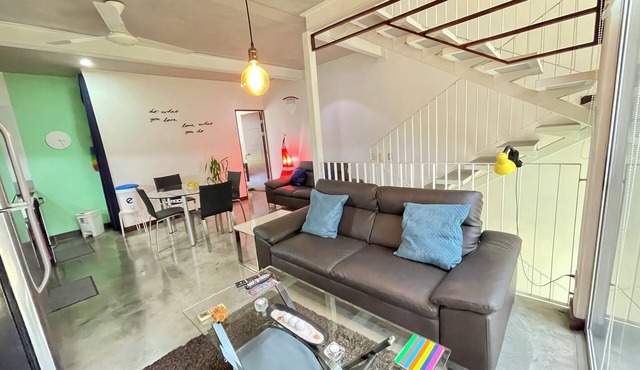 Spacious 3-Level Loft: Functionality & Comfort for Long-Term Stays