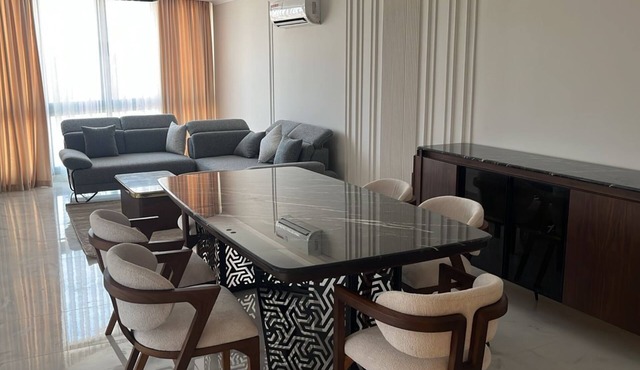 Spacious 4-bedroom apartment in fabulous Giza Governorate with AC, WiFi in Giza Governorate