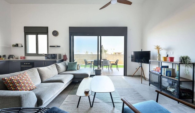 Spacious 4BR Holiday by Sea N' Rent