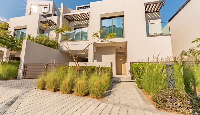 Spacious 4BR + Maids Room Villa in The Address Fujairah Residences Garden, Sharm