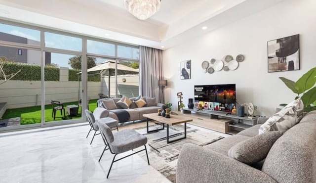 Spacious 4BR Villa in Al Furjan, Private Garden ,Ideal for Families & Long Stays