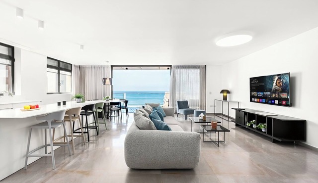 Spacious 4BR with Balcony and Seaview