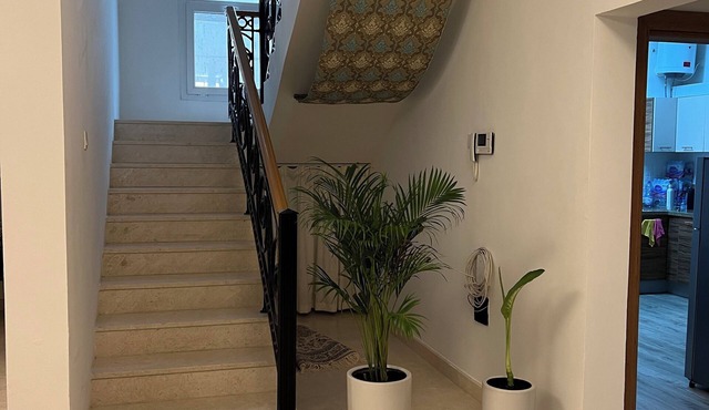 Spacious 5-bedroom villa Near the Beach,Close to airport with WiFi, AC in Muscat
