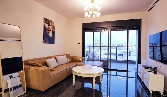 Spacious 5-Room Apartment Near the Sea – Bat Yam