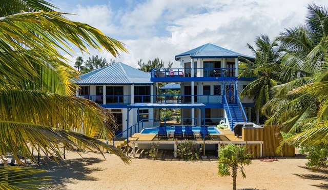 Spacious 6-Bed Villa, Private Pool, on the Beach! in Placencia