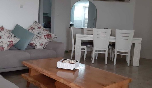 ★ Spacious Apt. w/Seaview, Fireplace & Netflix ★