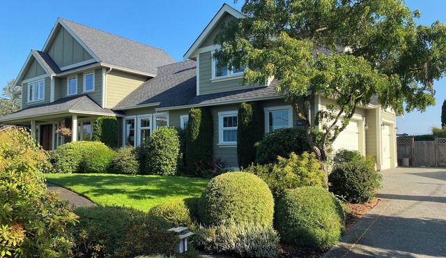 Spacious Family Home with In Ground Pool in the Cowichan Valley in Duncan