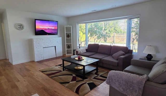 Spacious Fully Furnished 3BR Home in North Vancouver Near Downtown in North Vancouver