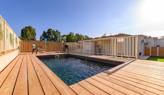 Spacious house with a private pool in the Galilee landscape.