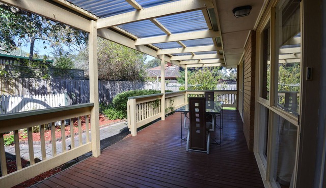 Spacious, Lovely 4 Bed Room Family Home in Glen Waverley