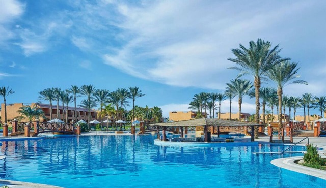 Squad Escape | 4 Spacious Rooms, Lounge by the Pool, Dive Reefs & Spa Later in Red Sea Governorate