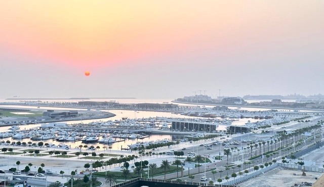 Stay in Heart of luxury Dubai Marina Crown with sea view and yacht club