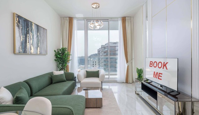 StayShort - Vibrant Al Furjan Unit Sleeps 4 with Pool and Gym