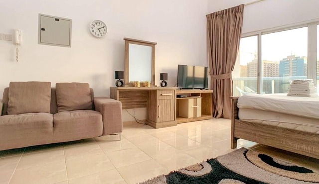 StoneTree - Furnished Studio in Peaceful Location