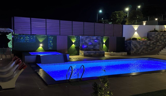 Strobia Luxury Chalet 3 Bedrooms 5 Bathrooms with Pool & Jacuzzi & Sunset Views