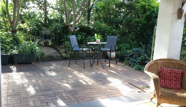 Studio flat in Leafy suburb close to city in Mangerton