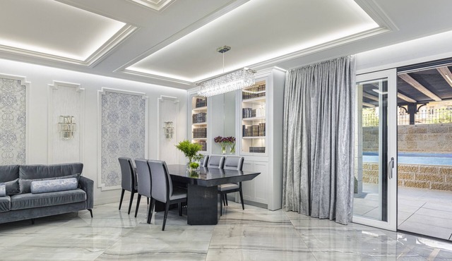 Stunning 5 Bdrm W/Pool Jerusalem Estates