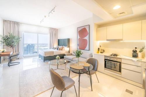 Stunning High Floor Studio Apartment in BusinessBay