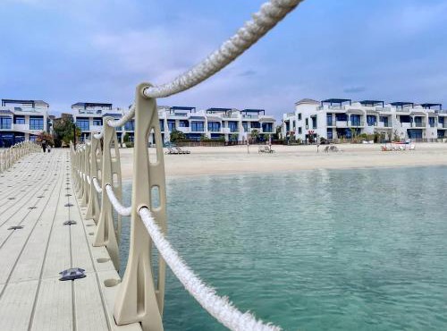 Stunning Palm Villa with Rooftop Garden, Resort Style Pool and Beach by Exclusive Holiday Homes